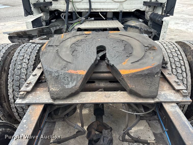 image for item YA4134 2021 Freightliner Cascadia 126 semi truck