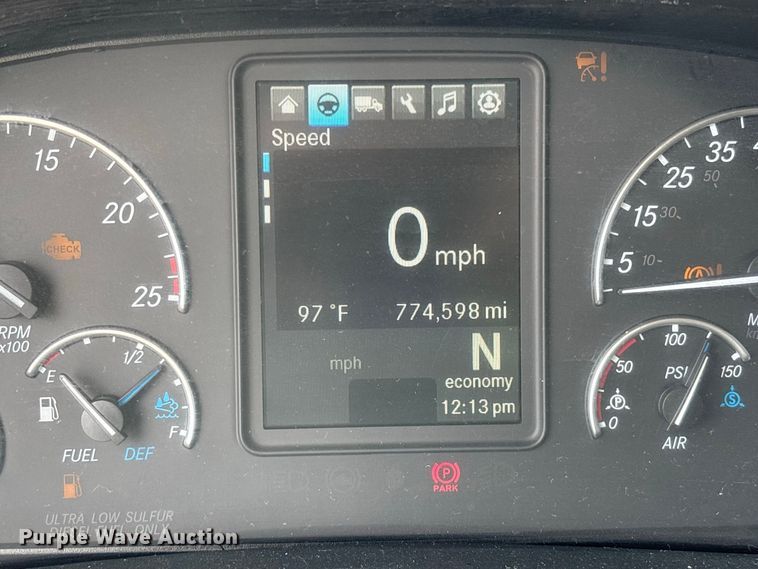image for item YA4134 2021 Freightliner Cascadia 126 semi truck