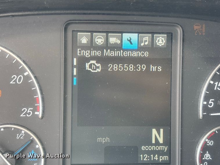 image for item YA4134 2021 Freightliner Cascadia 126 semi truck