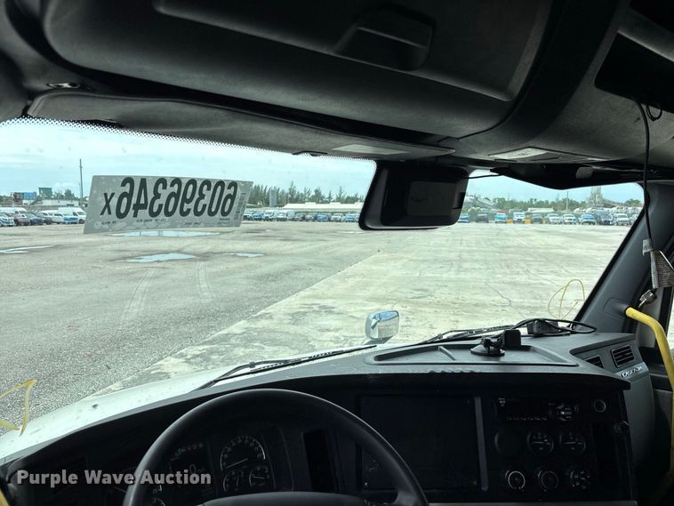 image for item YA4134 2021 Freightliner Cascadia 126 semi truck