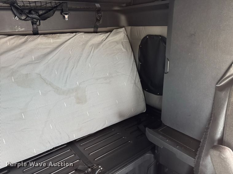 image for item YA4134 2021 Freightliner Cascadia 126 semi truck