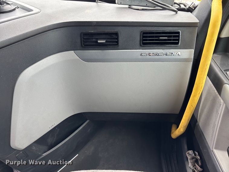 image for item YA4134 2021 Freightliner Cascadia 126 semi truck