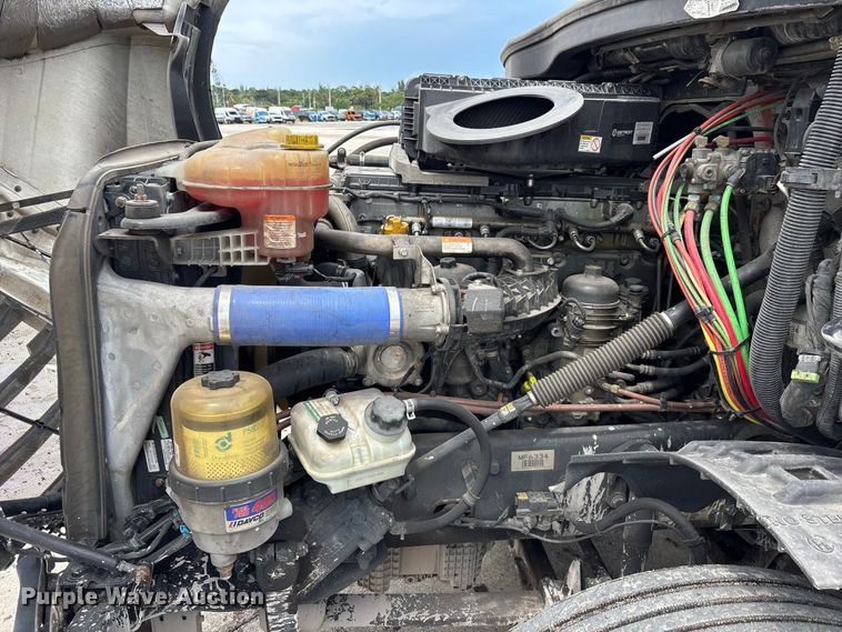 image for item YA4134 2021 Freightliner Cascadia 126 semi truck