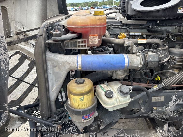 image for item YA4134 2021 Freightliner Cascadia 126 semi truck
