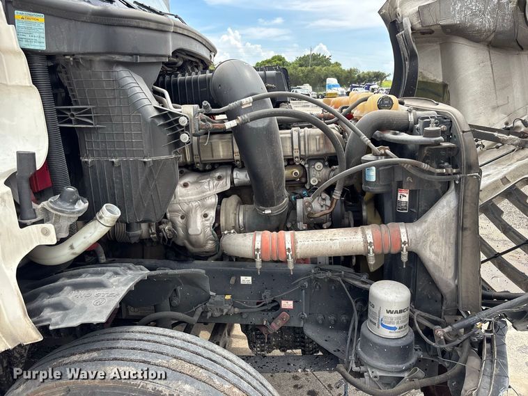 image for item YA4134 2021 Freightliner Cascadia 126 semi truck