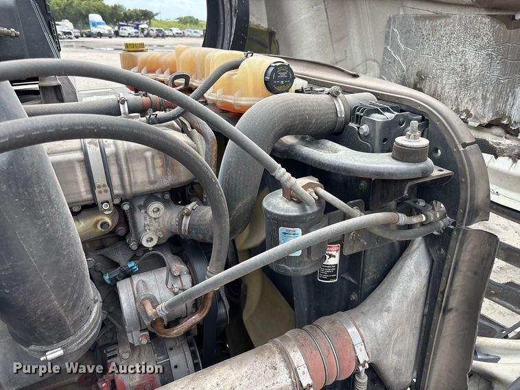 image for item YA4134 2021 Freightliner Cascadia 126 semi truck
