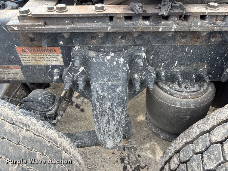 image for item YA4134 2021 Freightliner Cascadia 126 semi truck