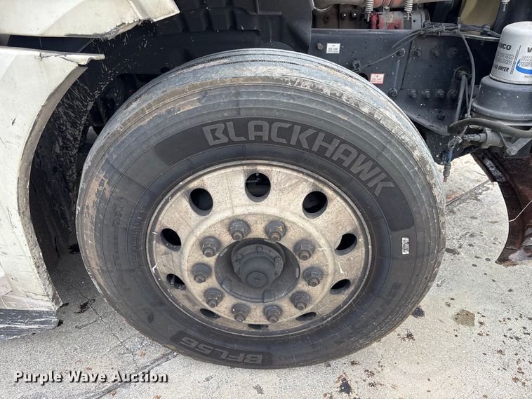 image for item YA4134 2021 Freightliner Cascadia 126 semi truck