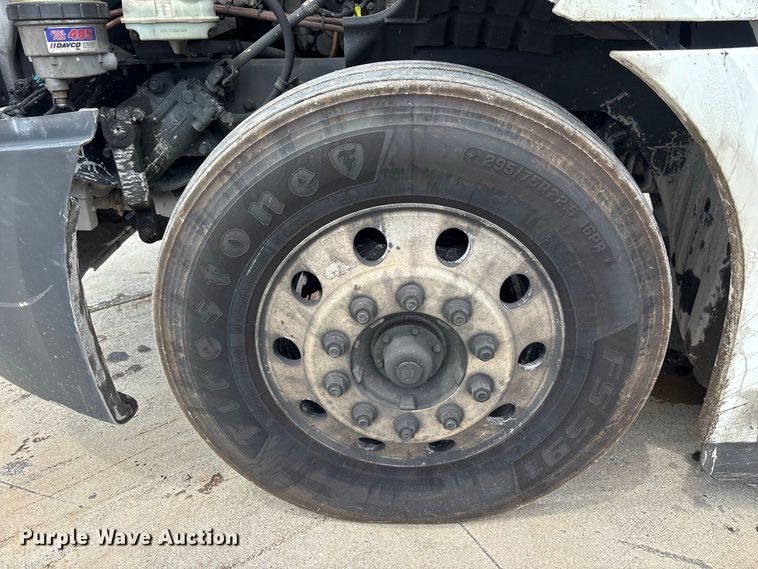 image for item YA4134 2021 Freightliner Cascadia 126 semi truck