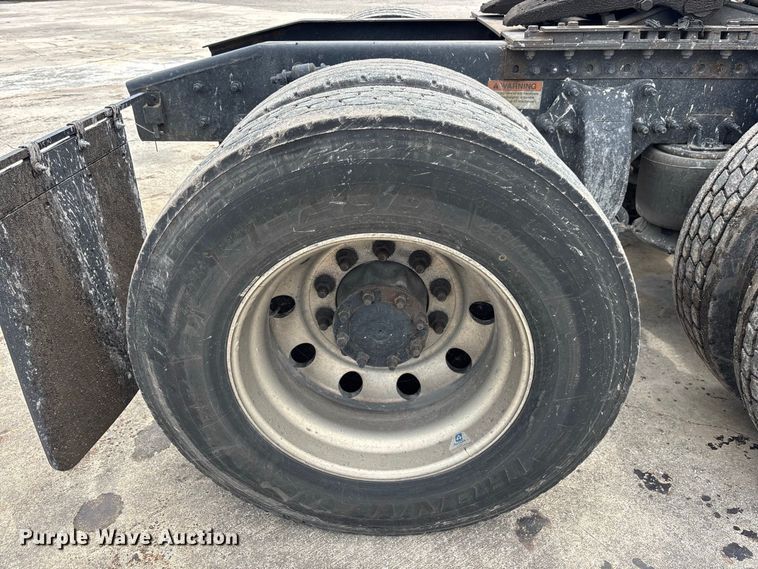image for item YA4134 2021 Freightliner Cascadia 126 semi truck