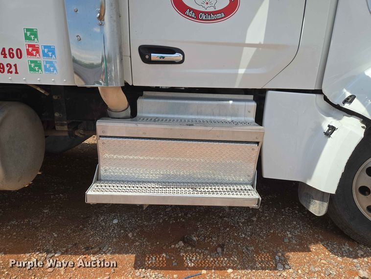 image for item YA4148 2023 Peterbilt 567 semi truck