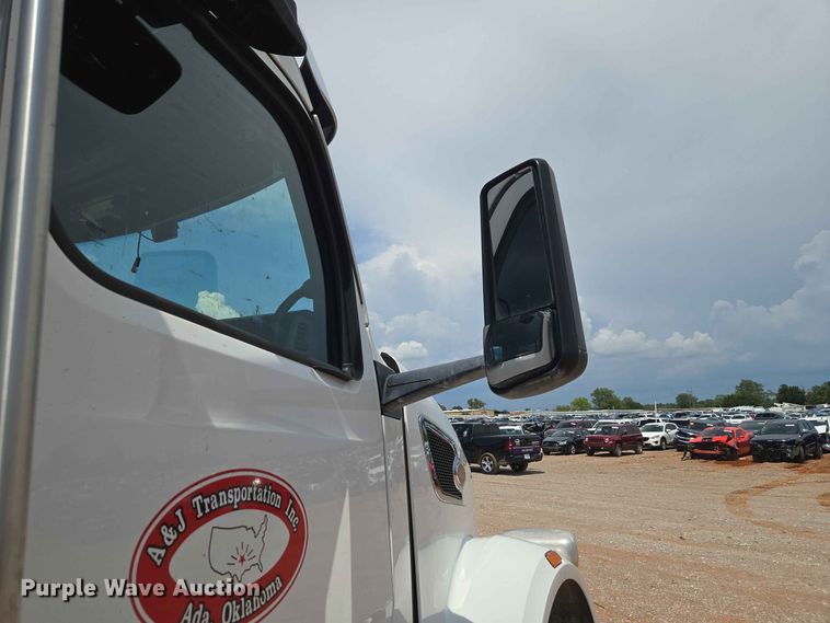 image for item YA4148 2023 Peterbilt 567 semi truck