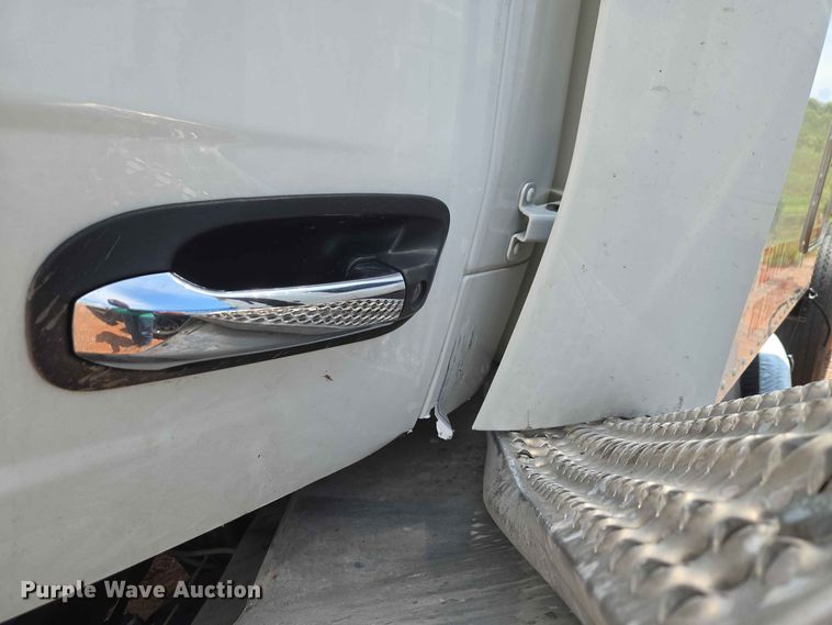 image for item YA4148 2023 Peterbilt 567 semi truck