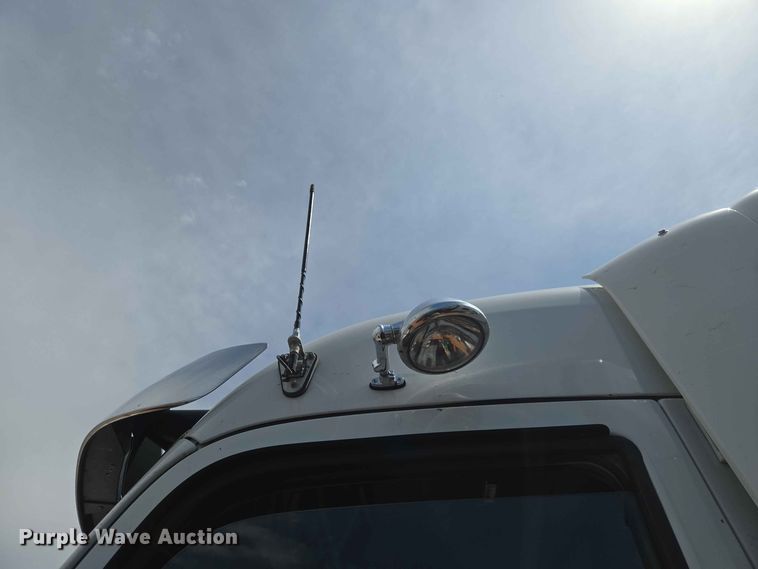 image for item YA4148 2023 Peterbilt 567 semi truck