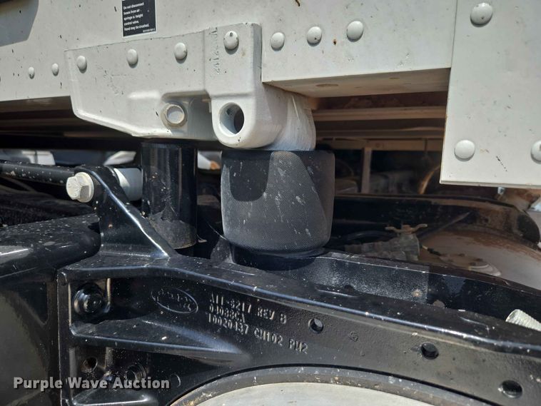 image for item YA4148 2023 Peterbilt 567 semi truck