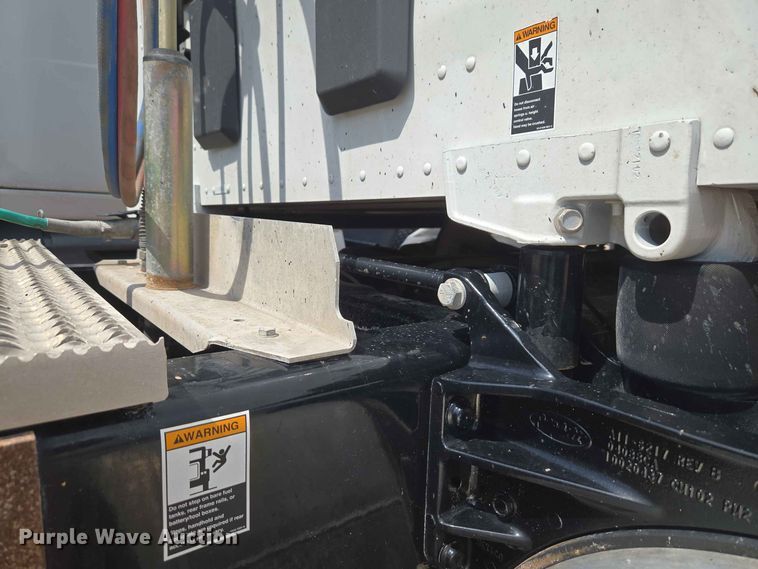 image for item YA4148 2023 Peterbilt 567 semi truck