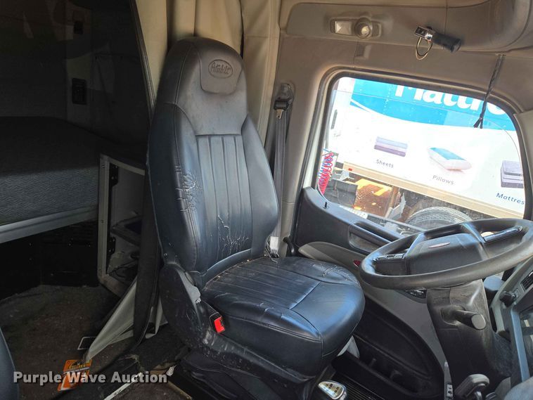 image for item YA4148 2023 Peterbilt 567 semi truck