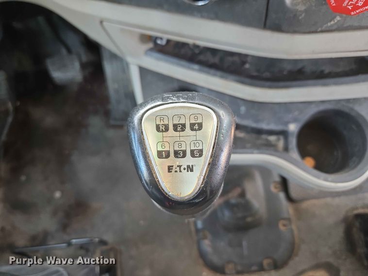 image for item YA4148 2023 Peterbilt 567 semi truck