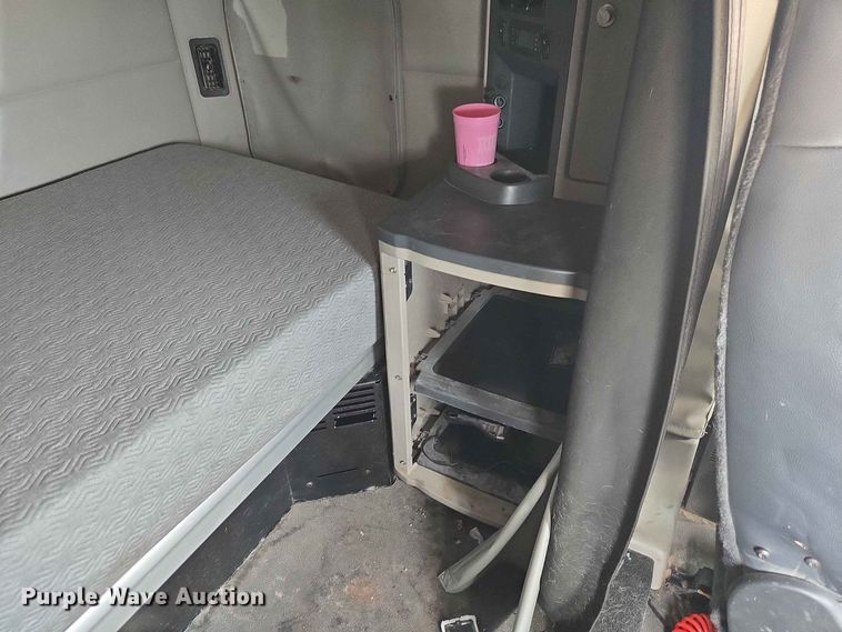 image for item YA4148 2023 Peterbilt 567 semi truck