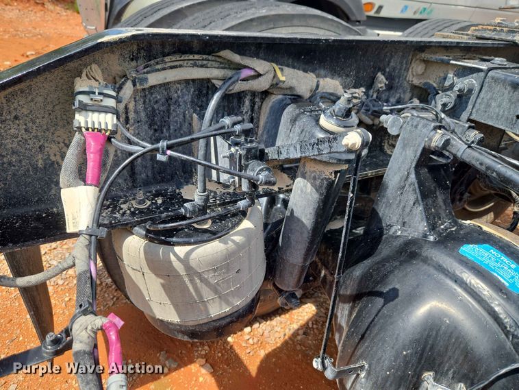 image for item YA4148 2023 Peterbilt 567 semi truck
