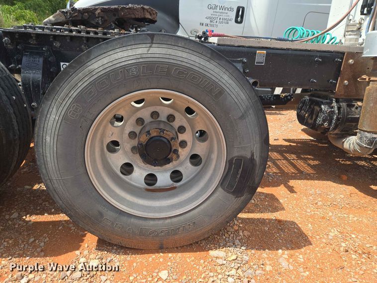 image for item YA4148 2023 Peterbilt 567 semi truck