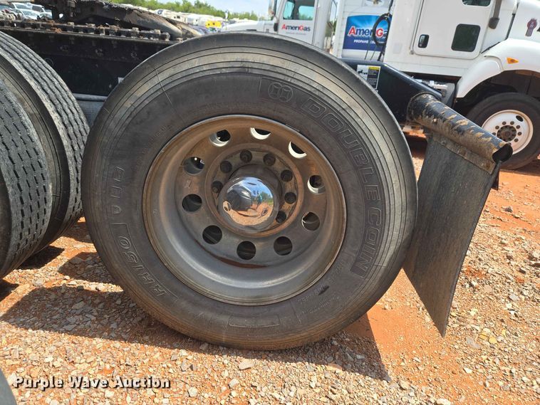 image for item YA4148 2023 Peterbilt 567 semi truck