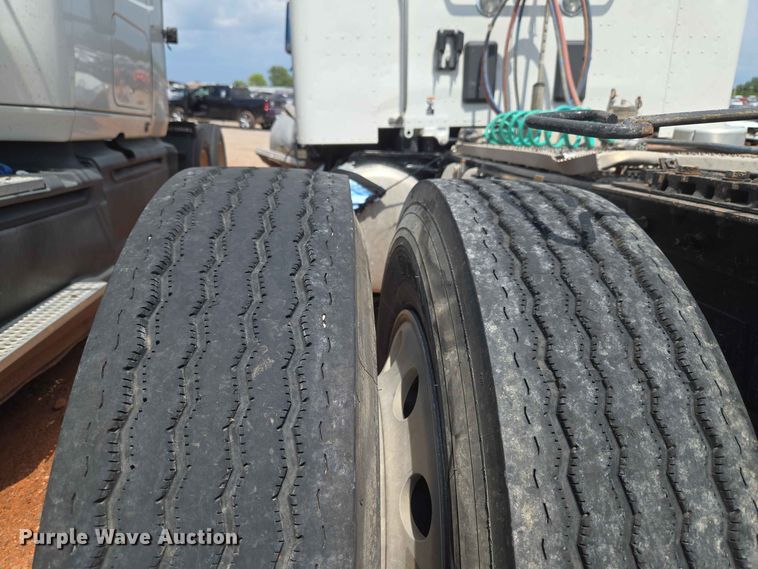 image for item YA4148 2023 Peterbilt 567 semi truck