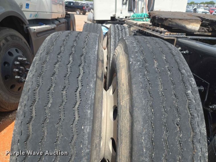 image for item YA4148 2023 Peterbilt 567 semi truck