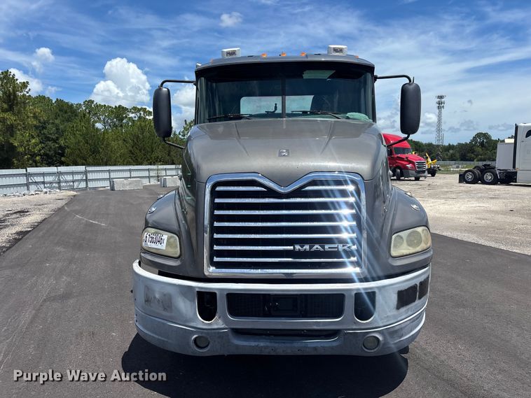 image for item YA4208 2017 Mack CXU613 semi truck