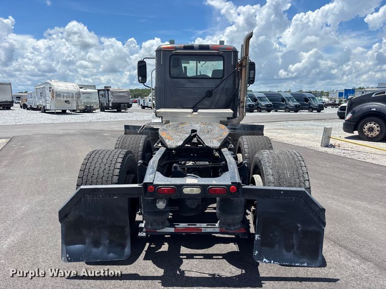image for item YA4208 2017 Mack CXU613 semi truck