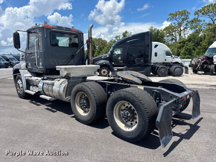 image for item YA4208 2017 Mack CXU613 semi truck