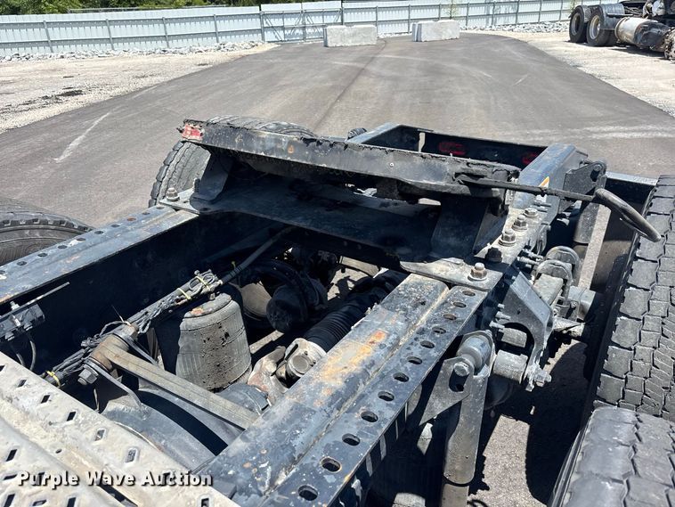 image for item YA4208 2017 Mack CXU613 semi truck