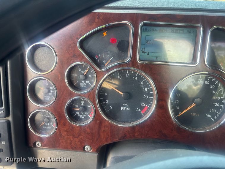 image for item YA4208 2017 Mack CXU613 semi truck