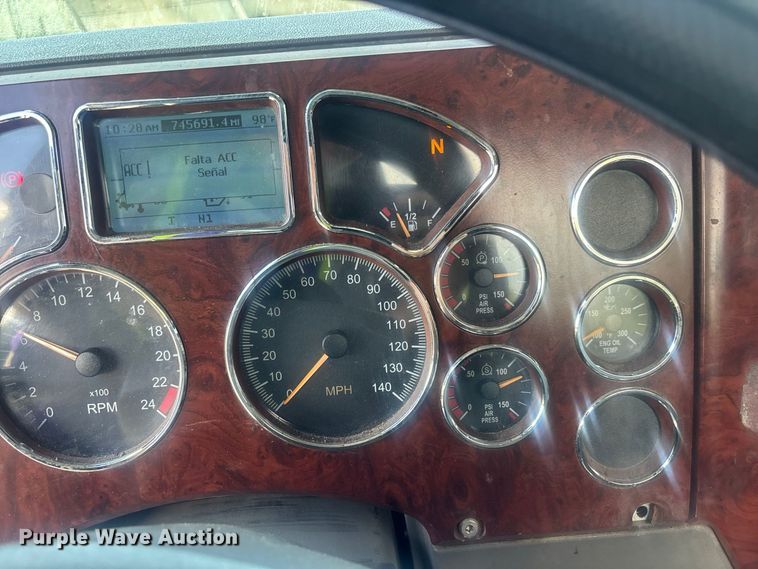 image for item YA4208 2017 Mack CXU613 semi truck