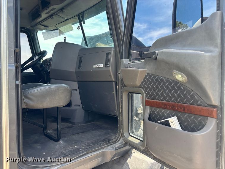 image for item YA4208 2017 Mack CXU613 semi truck