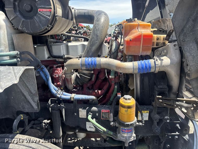 image for item YA4208 2017 Mack CXU613 semi truck