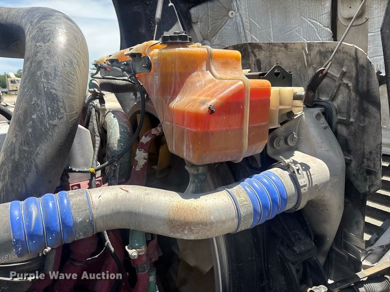 image for item YA4208 2017 Mack CXU613 semi truck