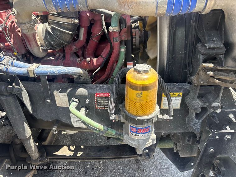 image for item YA4208 2017 Mack CXU613 semi truck