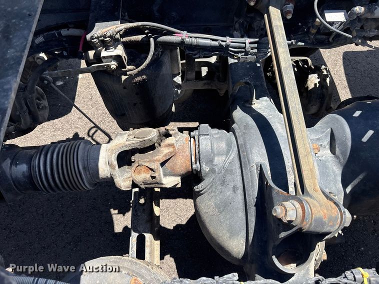 image for item YA4208 2017 Mack CXU613 semi truck