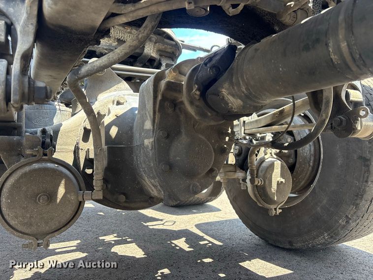 image for item YA4208 2017 Mack CXU613 semi truck