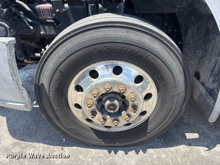 image for item YA4208 2017 Mack CXU613 semi truck