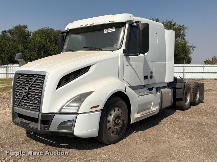 2019 Volvo VNL semi truck