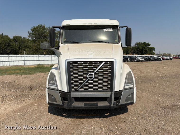 image for item YA4214 2019 Volvo VNL semi truck