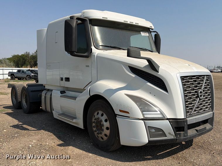image for item YA4214 2019 Volvo VNL semi truck