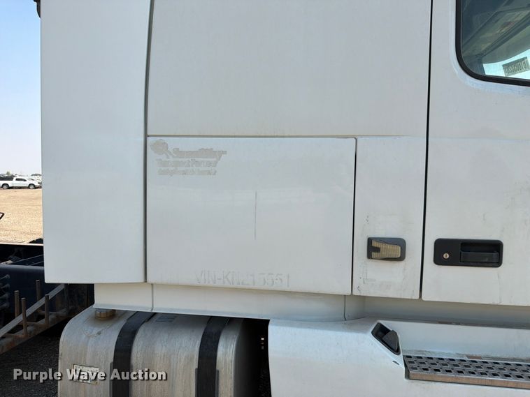 image for item YA4214 2019 Volvo VNL semi truck