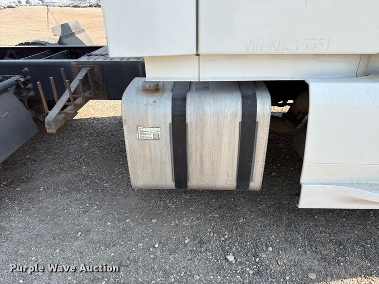 image for item YA4214 2019 Volvo VNL semi truck