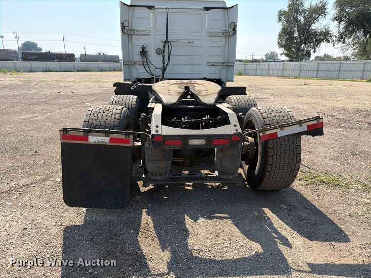 image for item YA4214 2019 Volvo VNL semi truck