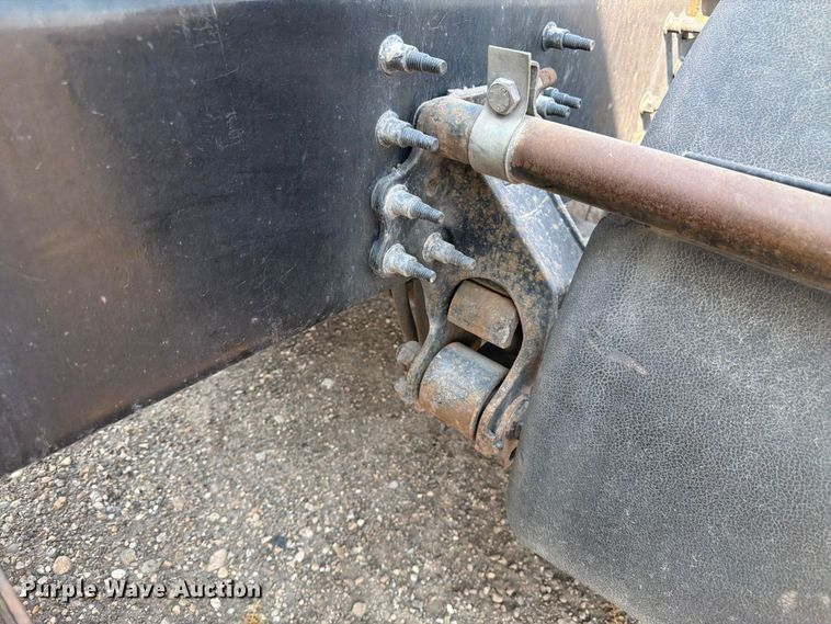 image for item YA4214 2019 Volvo VNL semi truck