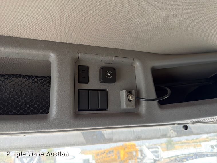 image for item YA4214 2019 Volvo VNL semi truck