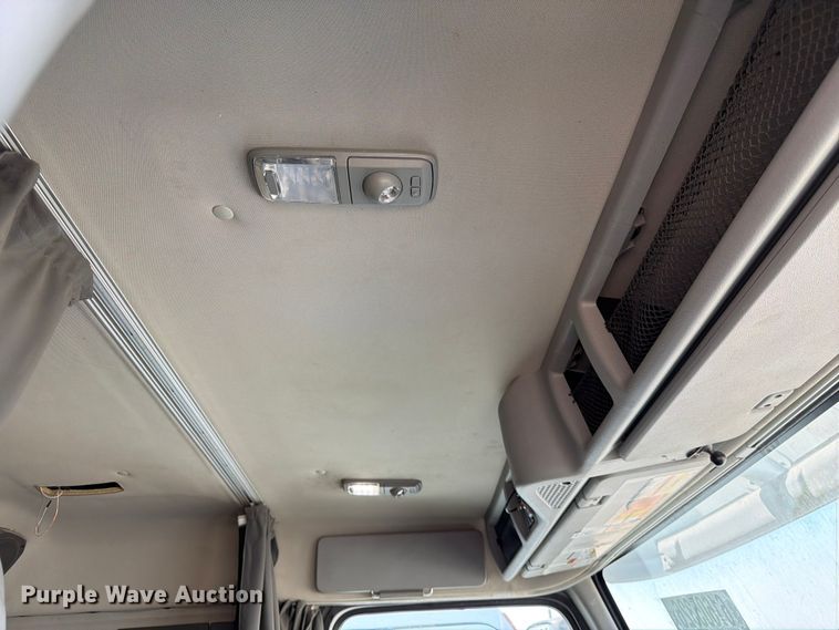 image for item YA4214 2019 Volvo VNL semi truck